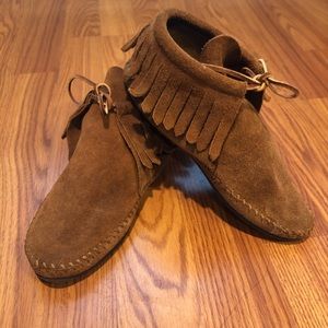 ‼️SOLD‼️ Woman’s Minnetonka Moccasins